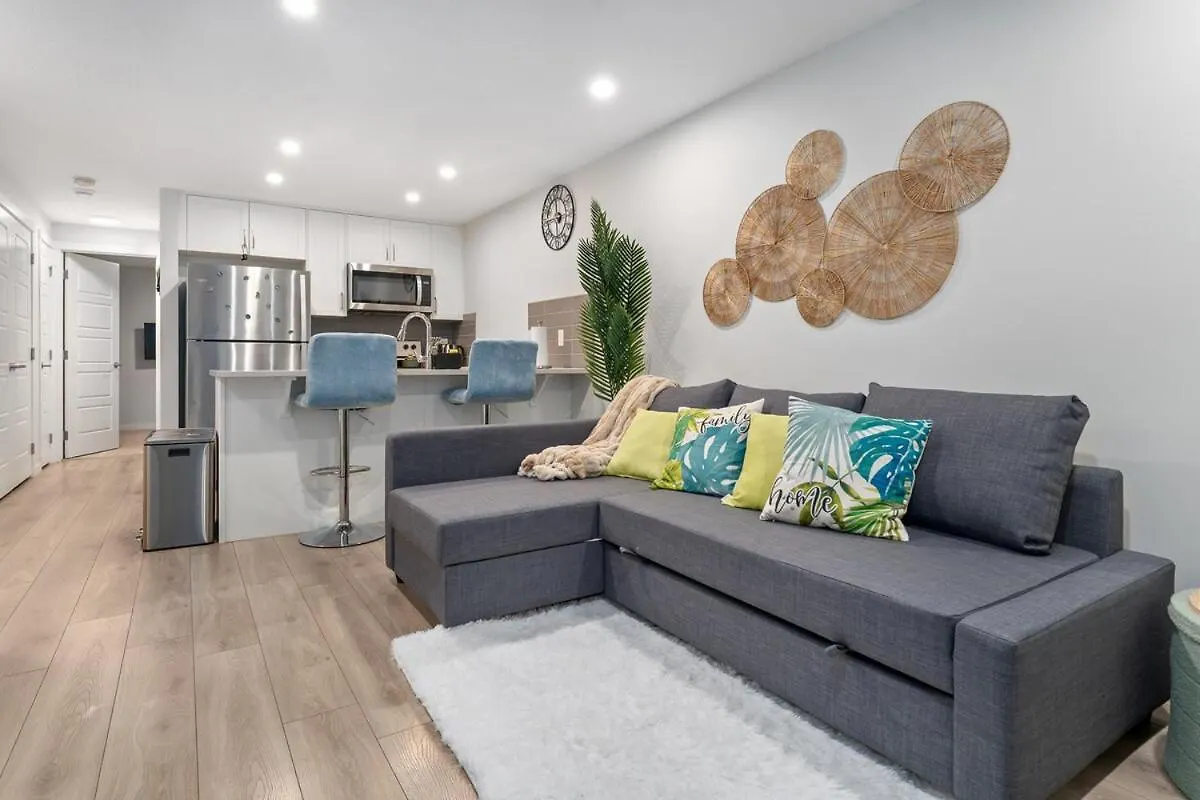 Tropical Caribbean-Themed Cozy Getaway - King Bed Apartment Calgary Canada